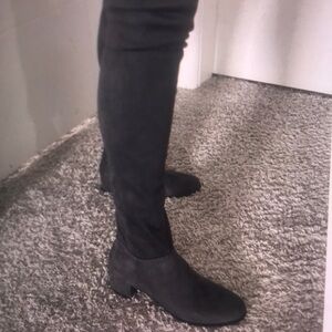 Elegant Black Knee-High Women's Boots